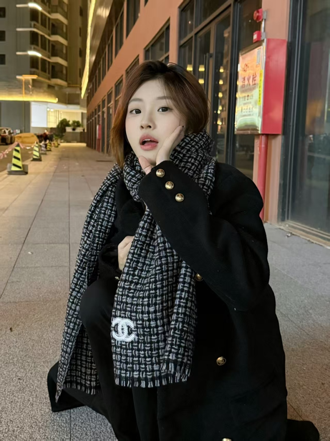 NO:678730,The first batch of Chanel Chanel 2025 series products are exclusively for VIP products. The top-quality imported Scottish cashmere texture makes the scarf elastic, soft and skin-friendly. It is extremely noble and elegant. Intellectual style. Simple and elegant design. It is definitely not a flashy style. It is definitely the first choice for matching accessories to taste life. A must-have for those who know the goods. A must-have for casual style matching!  [Color][Color][Color] Laymen please avoid Size: 38*185 cashmere high version scarf, high version scarf, chanel, chanel19860909批 Chanel香奈儿2025系列货 专供vip产品 顶级苏格兰进口羊绒纹路织法使围巾赋有弹性且柔软亲肤  无比的高贵优雅 知性的款式 简洁大气的设计 绝对的不是花里胡哨的款式绝对的品味生活的首选搭配饰品 识货者必入.休闲风格搭配必备哦！[色][色][色]外行请绕道 Size:38*185羊绒高版本围巾,高版本围巾,chanel,chanel,scarf