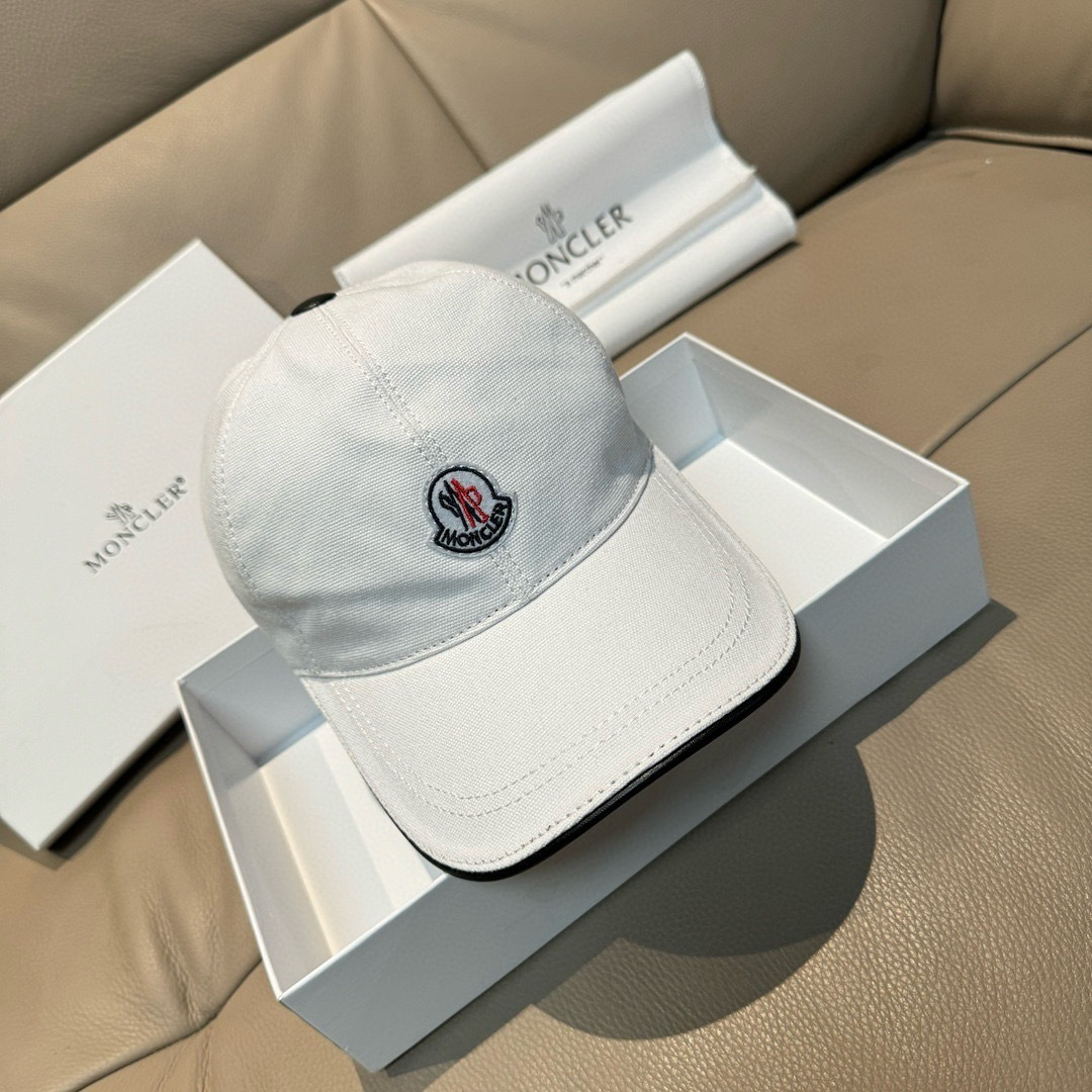 NO:643477,Batch comes with packaging bag, Moncler's new original baseball cap with a muzzle, 1:1 mold opening and customization at the counter, new three-dimensional embroidery, original canvas + first-layer cowhide, pure cotton lining, light and breathable!  The quality is great, the basic head circumference is 56, the patch is adjustable. Hats, fisherman hats, baseball caps, knitted hats, hats, Moncler, espadrilles, cowhide, hats19860909批 配包装布袋,Moncler蒙口新款原单棒球帽,专柜1:1开模订制,全新立体刺绣,原版帆布料+头层牛皮,纯棉内里,轻盈透气！质量超赞,基础头围56,贴片可调节.帽子渔夫帽棒球帽针织帽,帽子,Moncler,espadrilles,cowhide,hats,hat