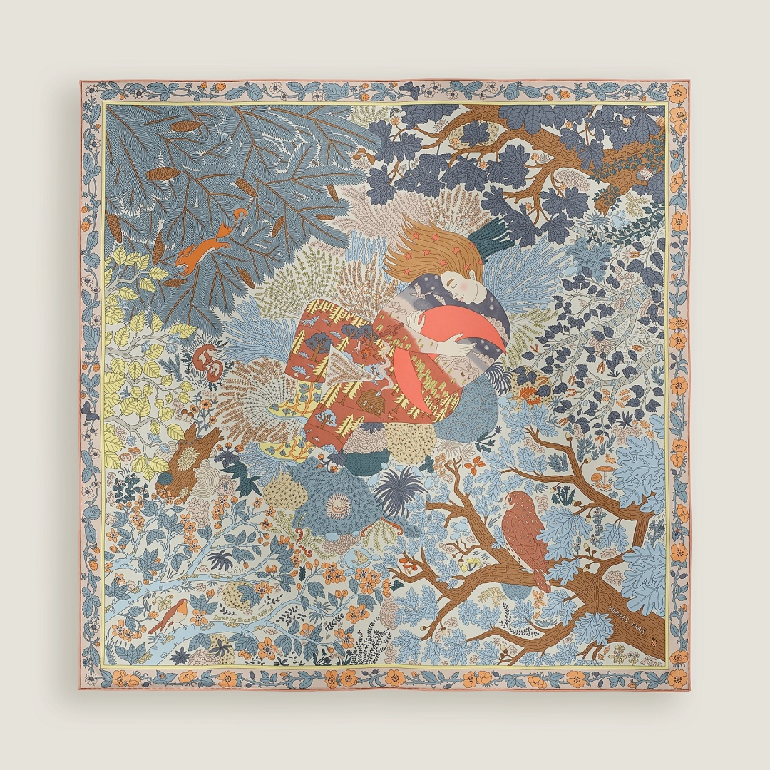 NO:678725,Batch Hermes' new silk square scarf [La Luna Embrace 90 Square Scarf] This Hermès classic item shows the essence of powerful and charming female charm. This 90 square scarf is innovative, interprets infinite emotions and freedom, and writes personal narrative in a unique way. Designers Edouard Baribeaud and Sophia Andreotti Specification 90x90cm  Real silk high version scarf,high version scarf,hermes,hermes,real silk19860909批 Hermes爱马仕新款真丝方巾【月神之怀 90方巾】 这款爱马仕的经典单品展现强大而迷人的女性魅力精髓.此90方巾推陈出新,诠释无限的情感和自由,以别样方式书写个性叙事. 设计师 爱德华·巴里波德（Edouard Baribeaud）和索菲亚·安德莱奥蒂（Sophia Andreotti） 规格90x90cm 真丝高版本围巾,高版本围巾,hermes,hermes,real silk,scarf