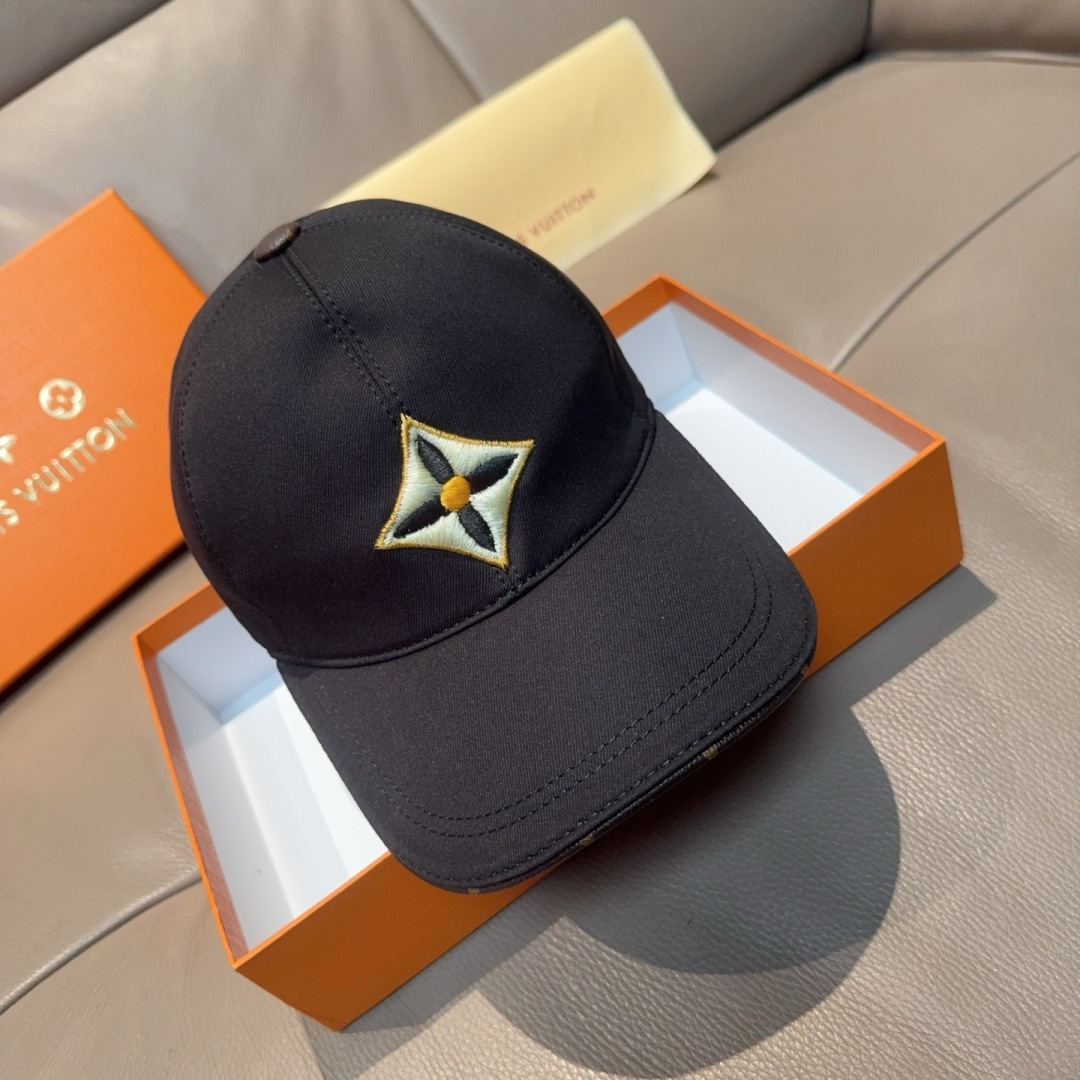 NO:643690,Batch of new models shipped with box and bag, LV (Louis Vuitton) new original baseball cap, LV four-leaf flower embroidery, 1:1 mold opening and customization at the counter, original pure cotton fabric + first-layer cowhide, fine embroidery!  The quality is great, the basic head circumference is 56, the patches are adjustable. Hats, fisherman hats, baseball caps, knitted hats, hats, louis vuitton, louis vuitton, espadrilles, cowhide, hats19860909批 新款出货 配盒子布袋,LV(路易威登)新款原单棒球帽,LV四叶花刺绣,专柜1:1开模订制,原版纯棉面料+头层牛皮,精细刺绣！质量超赞,基础头围56,贴片可调节.帽子渔夫帽棒球帽针织帽,帽子,louis vuitton,louis vuitton,espadrilles,cowhide,hats,hat