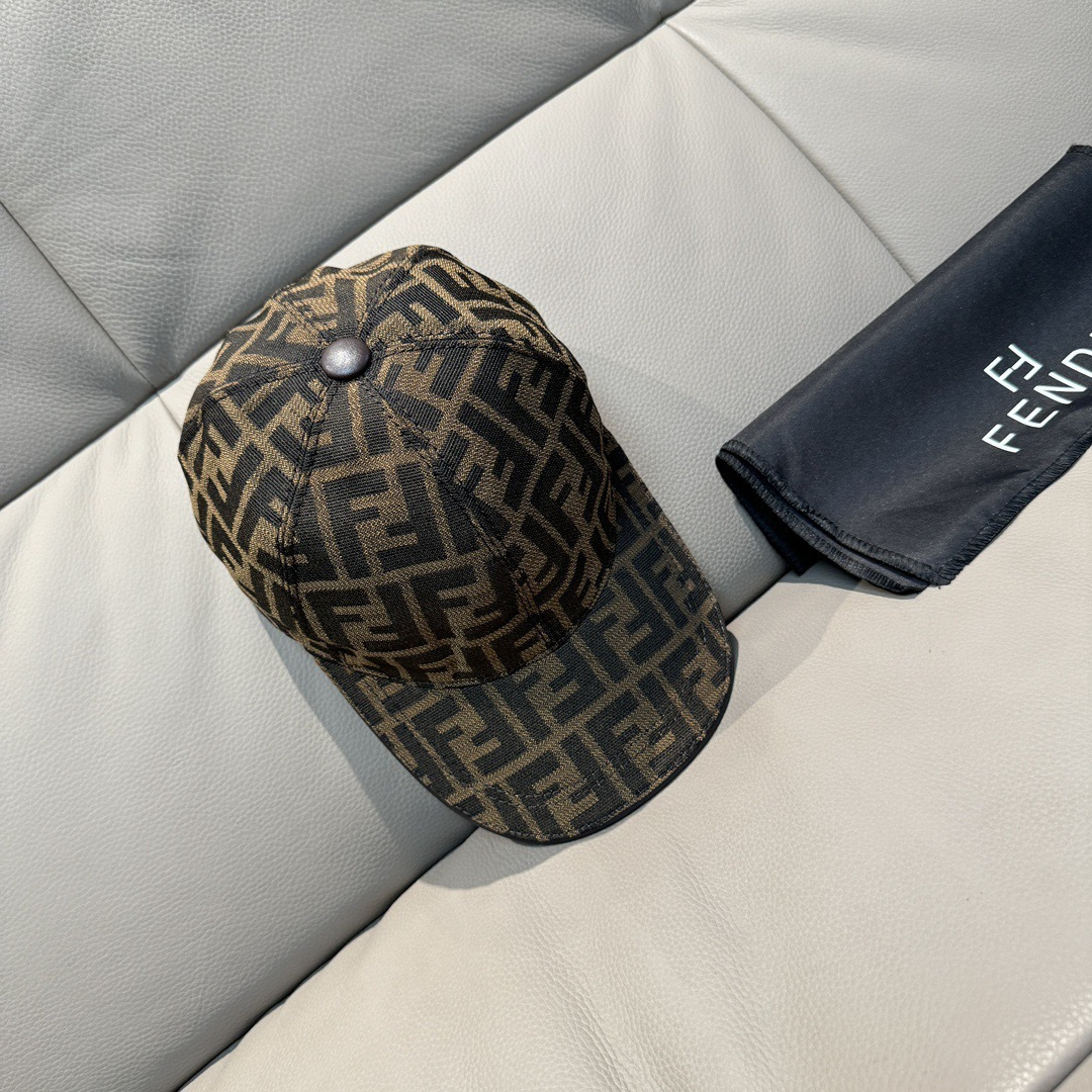 NO:689901,Batch with box bag, Fendi's new original baseball cap, double F jacquard, a perennial best-seller at the counter, excellent reputation, 1:1 mold customization, original jacquard canvas fabric + first-layer cowhide, light and breathable!  The quality is great, the basic head circumference is 56, the patch is adjustable.re hat, fisherman hat, baseball cap, knitted hat, hat, fendi, fendi, espadrilles, cowhide, hats19860909批 配盒子布袋,Fendi（芬迪）新款原单棒球帽, 双F提花,专柜常年热卖款,口碑极佳,1:1开模订制,原版提花帆布料+头层牛皮,轻盈透气！质量超赞,基础头围56,贴片可调节.re帽子渔夫帽棒球帽针织帽,帽子,fendi,fendi,espadrilles,cowhide,hats,hat