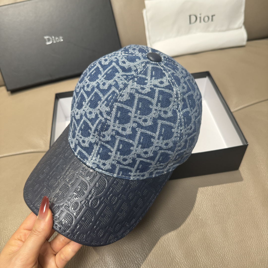 配盒子布袋，Dior(迪奥)新款原单棒球帽， Dior老花拼皮，复古韵味十足，1:1开模订制，原版绸缎布