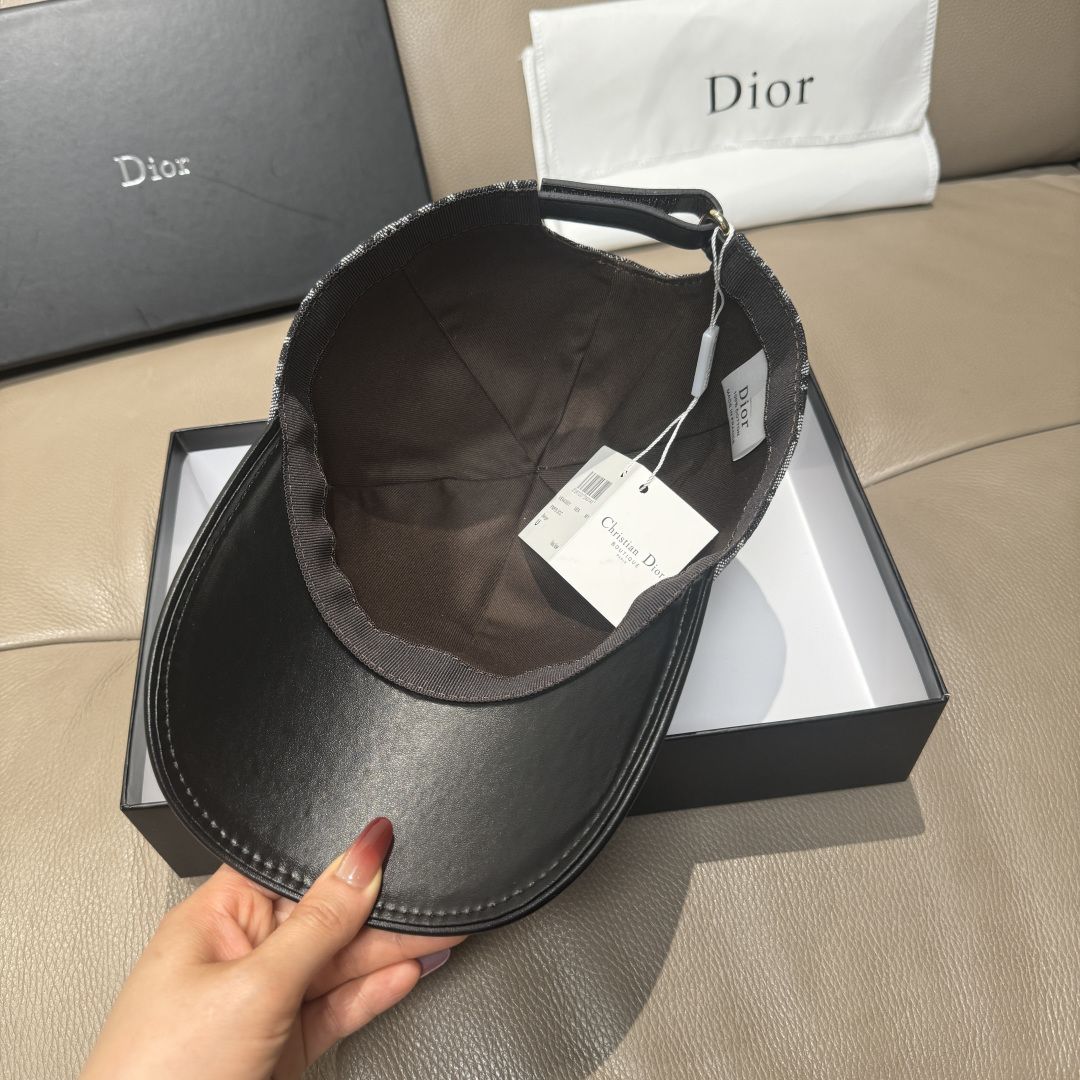 配盒子布袋，Dior(迪奥)新款原单棒球帽， Dior老花拼皮，复古韵味十足，1:1开模订制，原版绸缎布