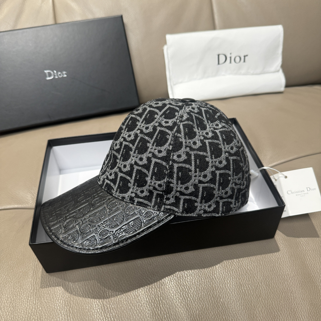 配盒子布袋，Dior(迪奥)新款原单棒球帽， Dior老花拼皮，复古韵味十足，1:1开模订制，原版绸缎布