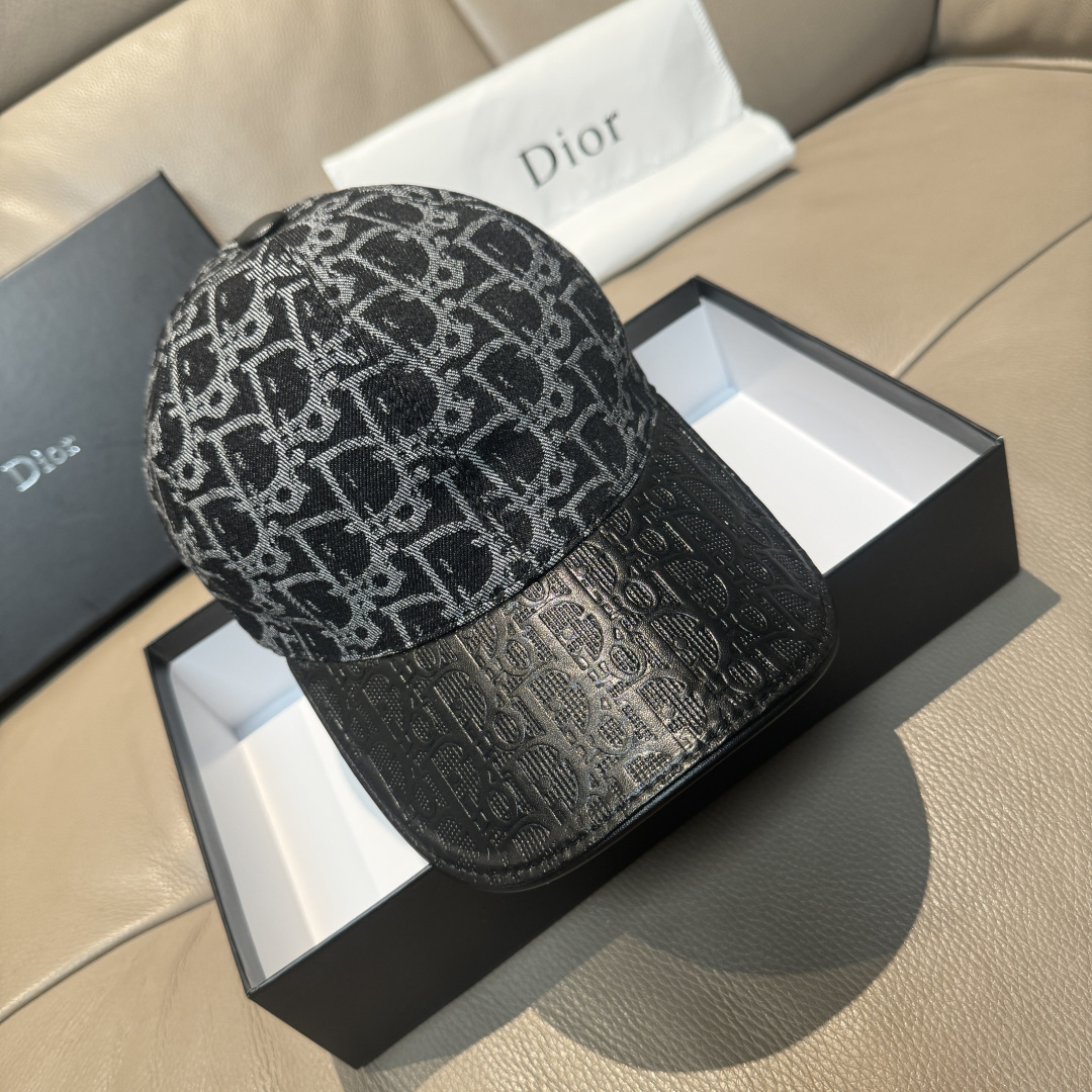 配盒子布袋，Dior(迪奥)新款原单棒球帽， Dior老花拼皮，复古韵味十足，1:1开模订制，原版绸缎布