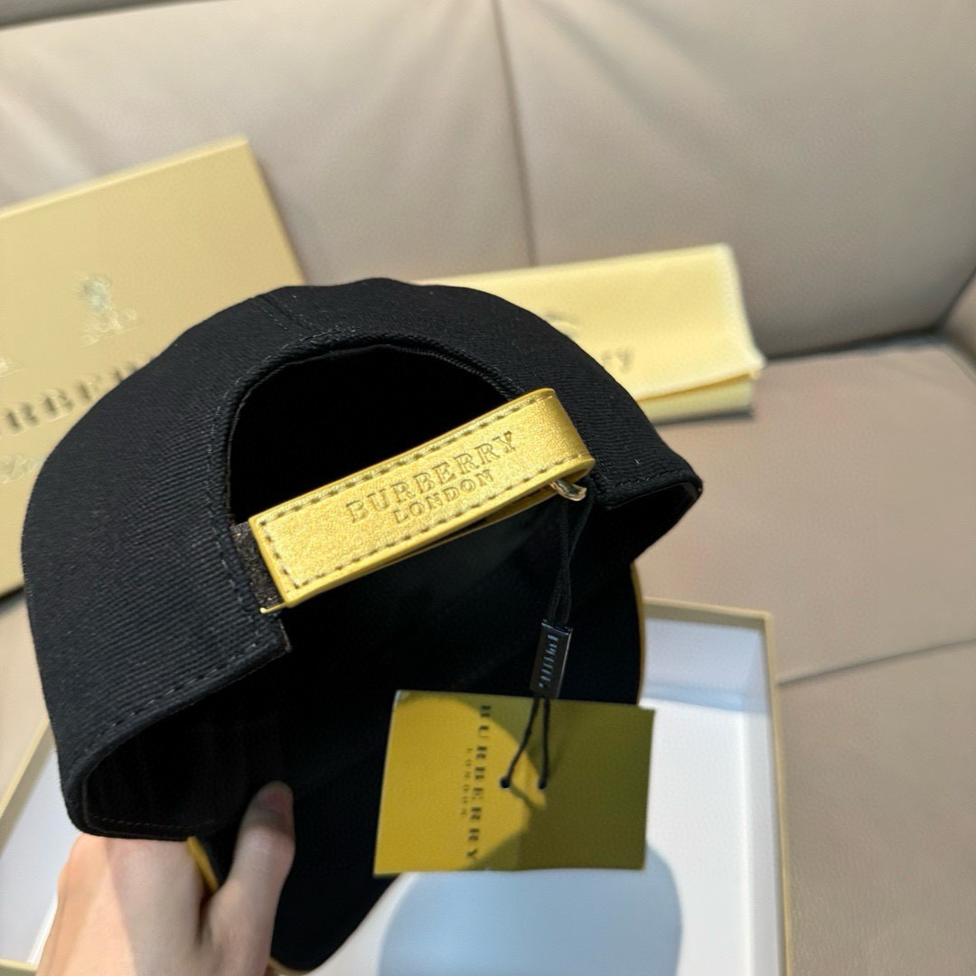 配盒子布袋，Burberry（巴宝莉）新款原单棒球帽，1:1开模订制，全新立体战马刺绣，精致无暇！原版帆
