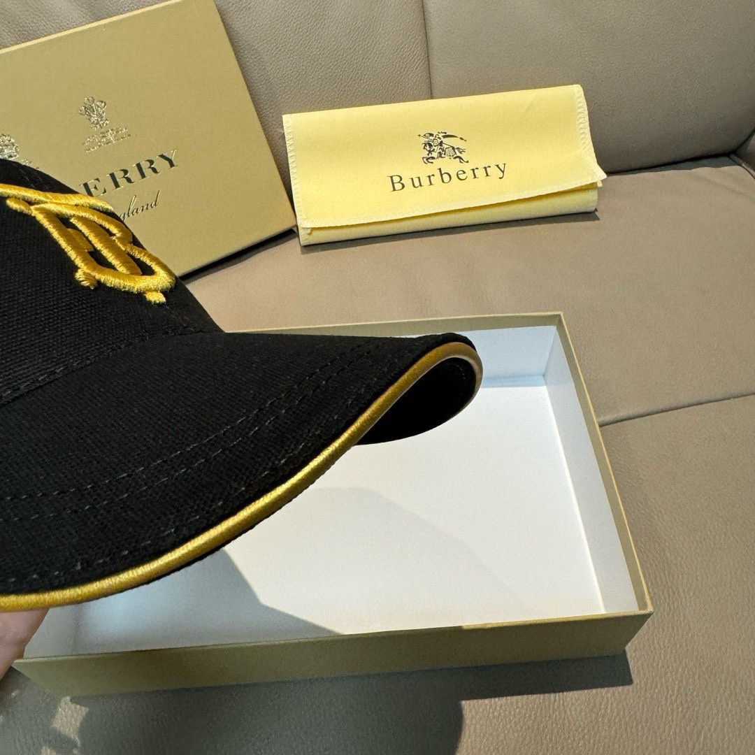 配盒子布袋，Burberry（巴宝莉）新款原单棒球帽，1:1开模订制，全新立体战马刺绣，精致无暇！原版帆
