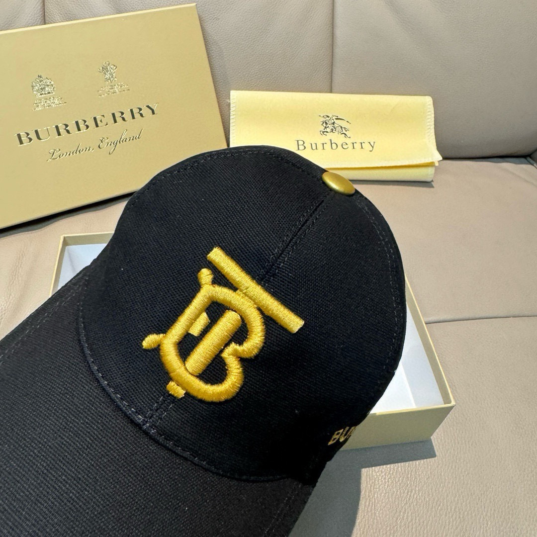 配盒子布袋，Burberry（巴宝莉）新款原单棒球帽，1:1开模订制，全新立体战马刺绣，精致无暇！原版帆