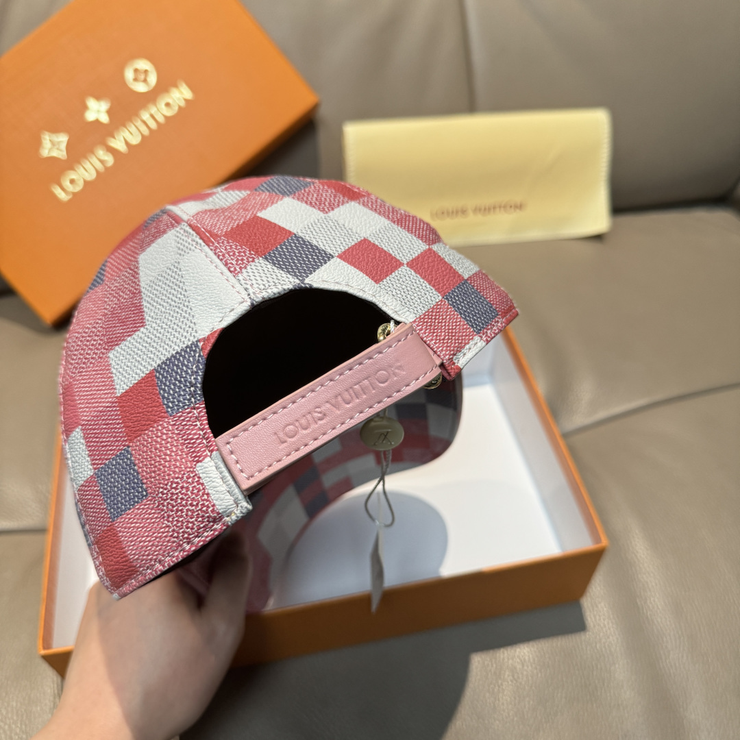 配包装布袋，LV路易威登新款原单棒球帽，七彩棋盘格，1:1开模订制，原版专柜PU皮革+头层牛皮包边，长年