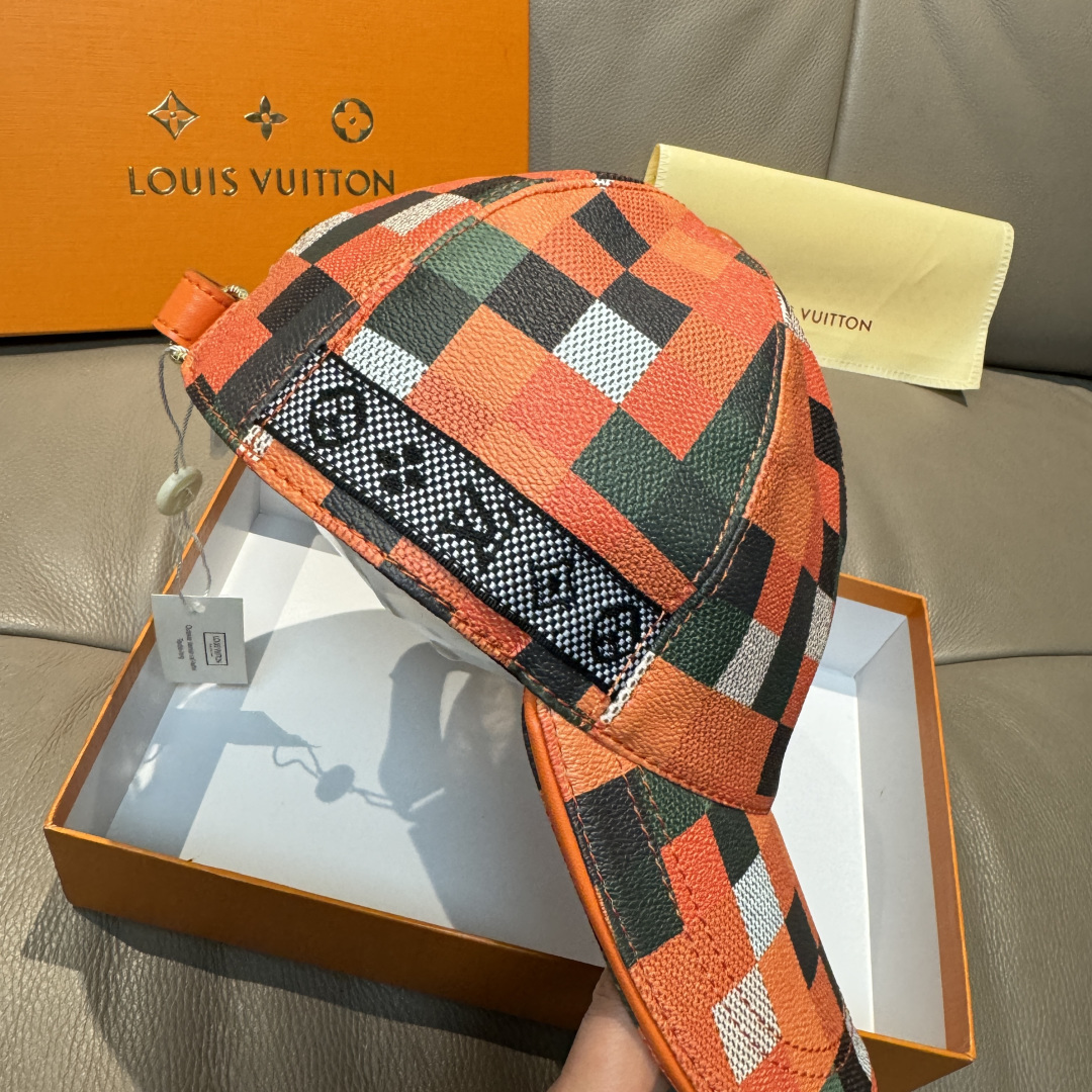 配包装布袋，LV路易威登新款原单棒球帽，七彩棋盘格，1:1开模订制，原版专柜PU皮革+头层牛皮包边，长年