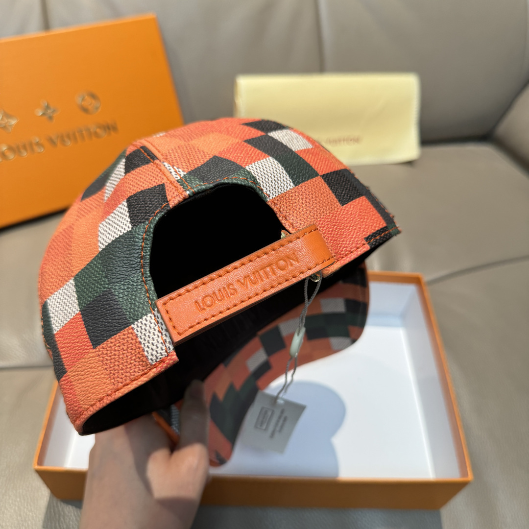 配包装布袋，LV路易威登新款原单棒球帽，七彩棋盘格，1:1开模订制，原版专柜PU皮革+头层牛皮包边，长年