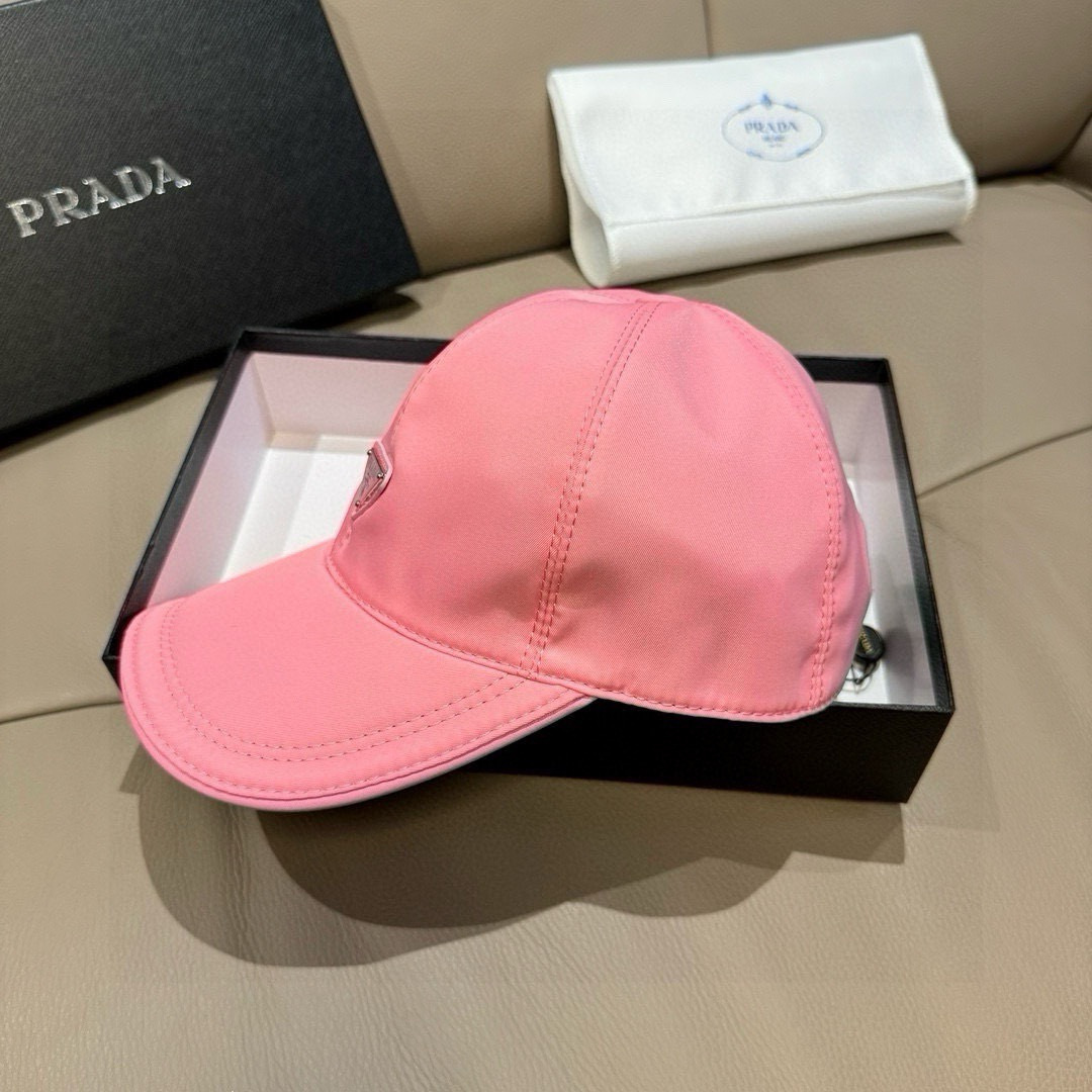 火爆倒三角四色出货！配盒子布袋，Prada(普拉达)经典原单棒球帽， 经典倒三角金属logo，专柜1:1