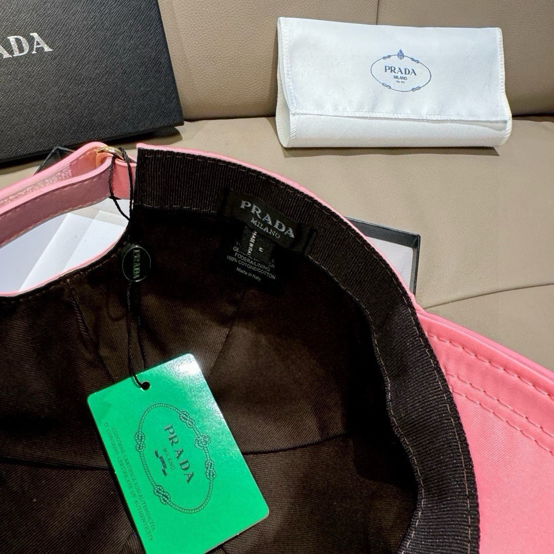 火爆倒三角四色出货！配盒子布袋，Prada(普拉达)经典原单棒球帽， 经典倒三角金属logo，专柜1:1