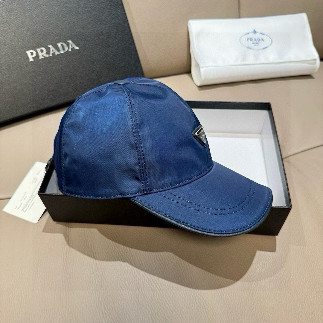 火爆倒三角四色出货！配盒子布袋，Prada(普拉达)经典原单棒球帽， 经典倒三角金属logo，专柜1:1