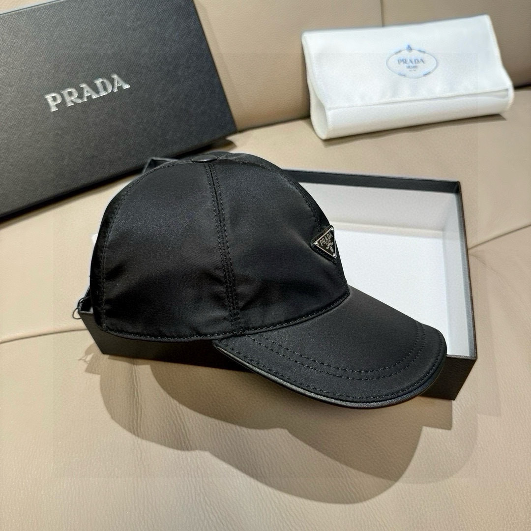 火爆倒三角四色出货！配盒子布袋，Prada(普拉达)经典原单棒球帽， 经典倒三角金属logo，专柜1:1