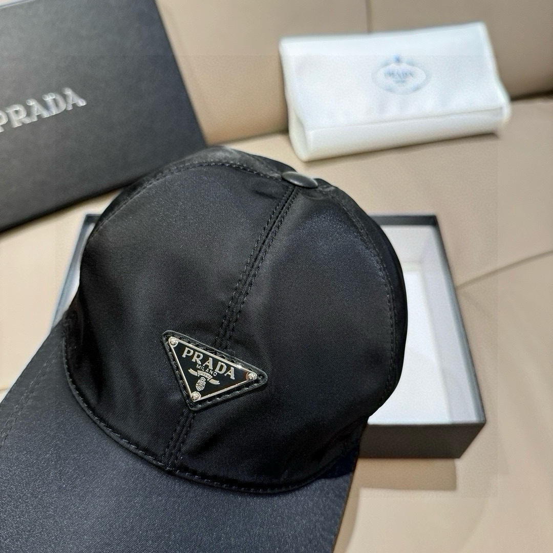 火爆倒三角四色出货！配盒子布袋，Prada(普拉达)经典原单棒球帽， 经典倒三角金属logo，专柜1:1