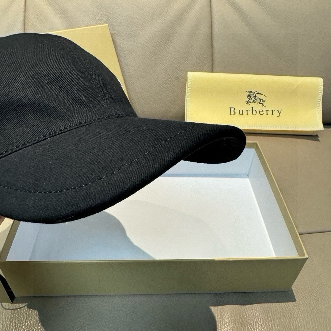 配盒子布袋，Burberry（巴宝莉）专柜爆款原单棒球帽，TB小刺绣。1:1开模订制，立体刺绣，精致无暇