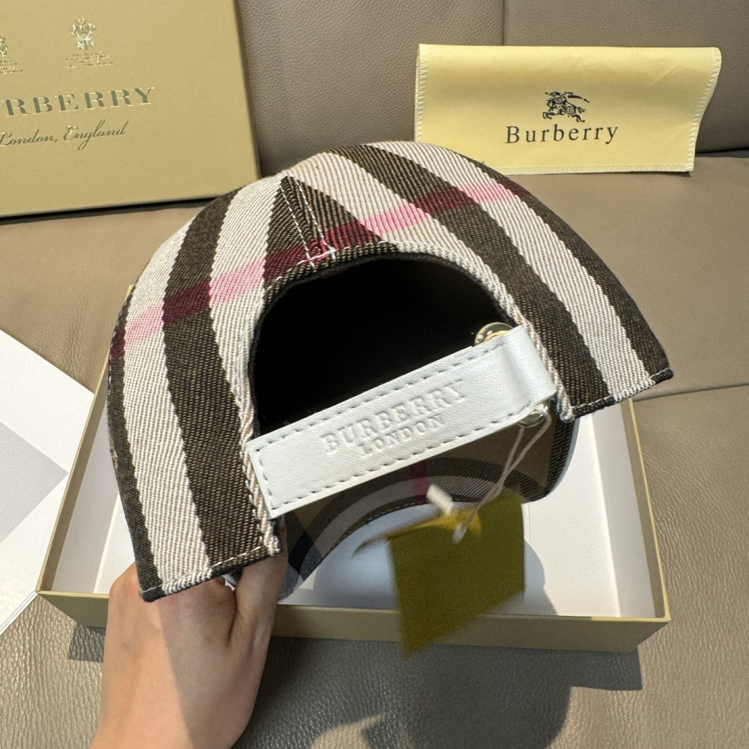 配盒子布袋，Burberry（巴宝莉）新款原单棒球帽，1:1开模订制，标志性战马刺绣，精致无暇！原版斜纹