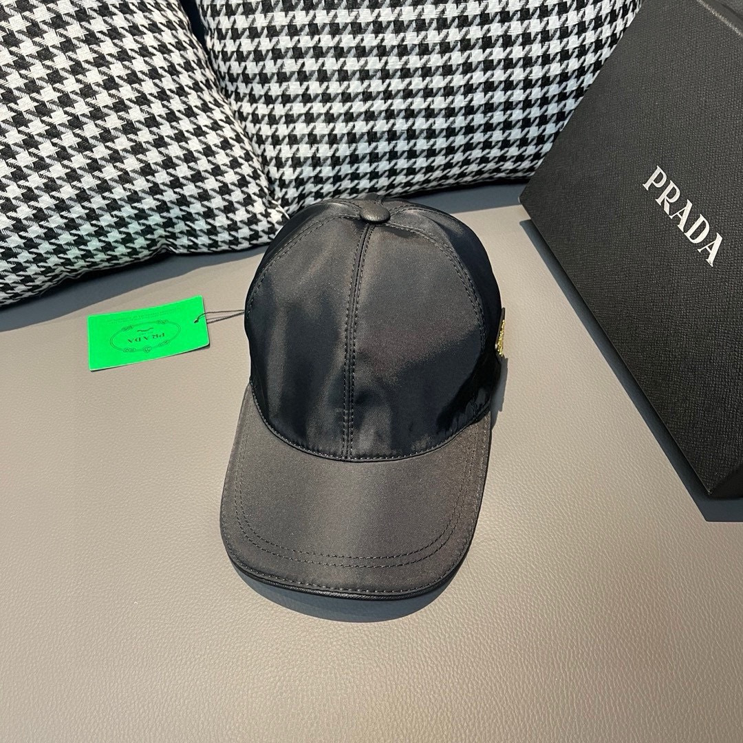 倒三角闪亮出货，现货足！配盒子布袋，Prada(普拉达)经典原单棒球帽， 经典倒三角金属logo，专柜1