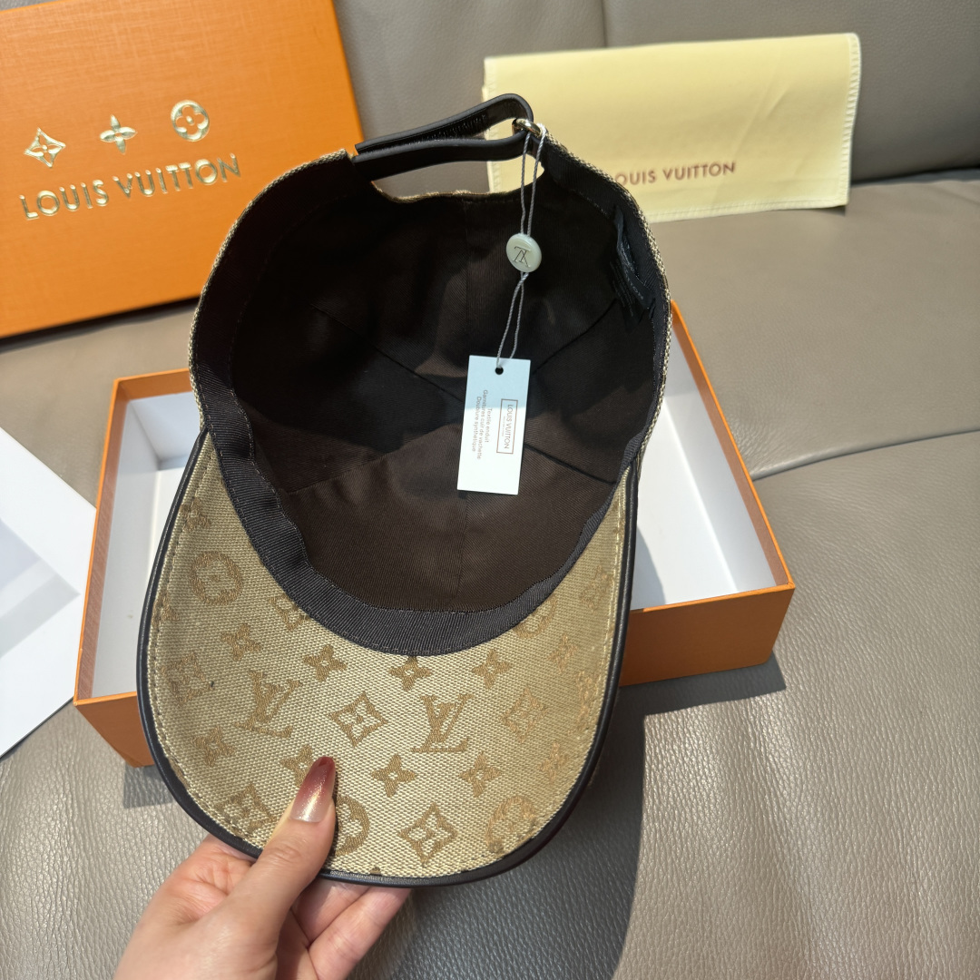 配盒子布袋，LV路易威登新款原单棒球帽，LV牛仔提花，专柜1:1开模订制，原版帆布面料+头层牛皮，轻盈透