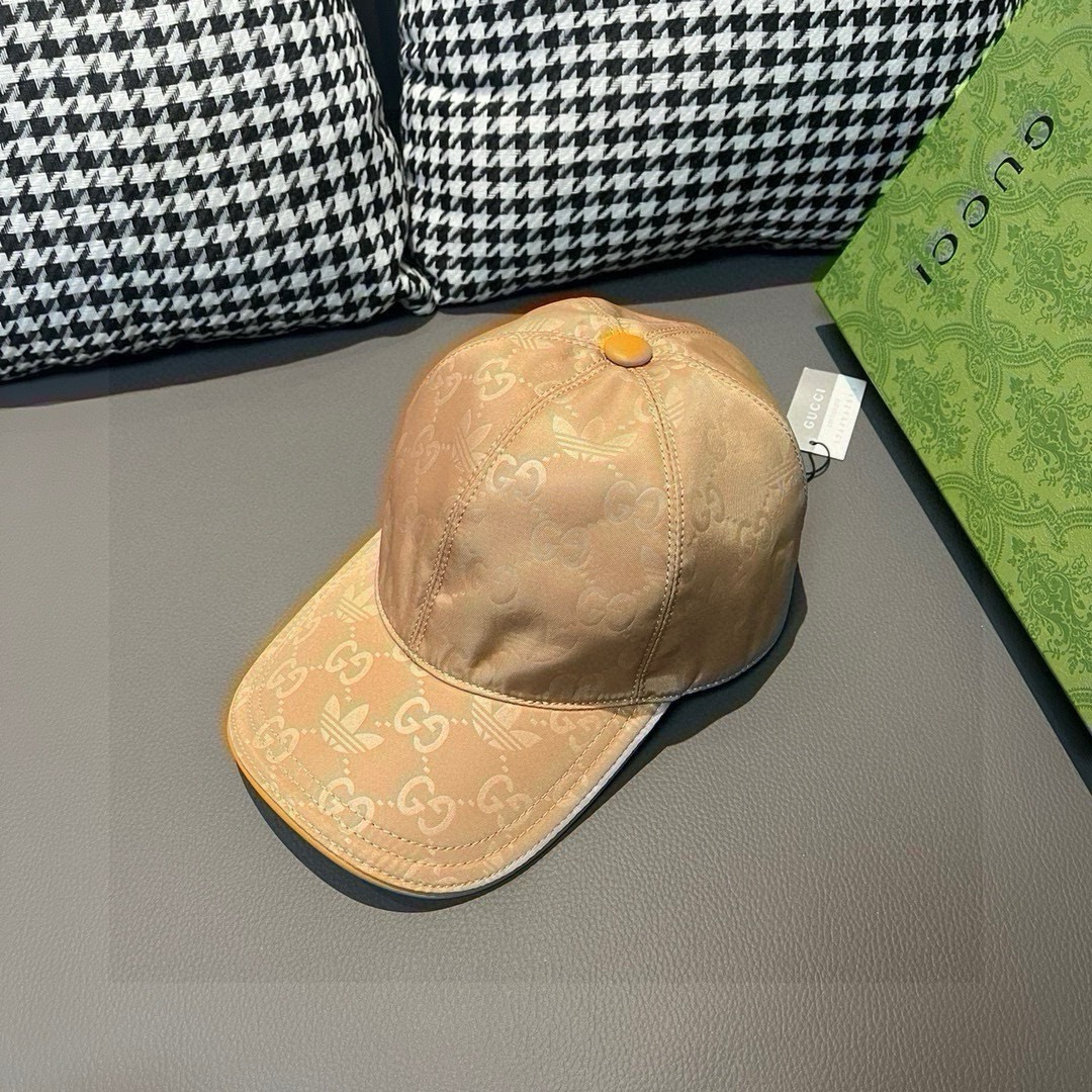 古奇新款Adidas&Gucci联名款出货啦！配盒子布袋。专柜热卖中。1:1开模订制，重工打造，完美复刻