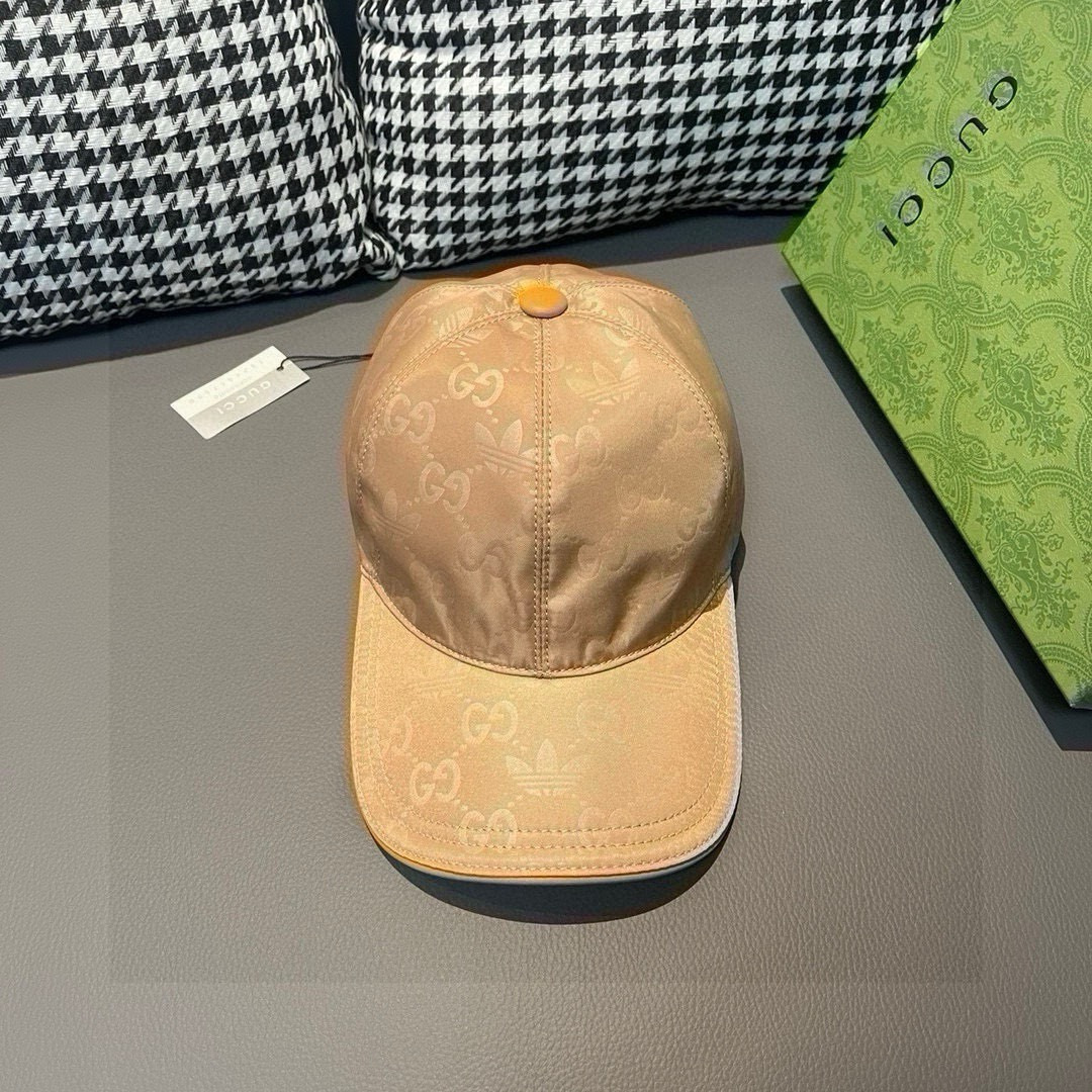 古奇新款Adidas&Gucci联名款出货啦！配盒子布袋。专柜热卖中。1:1开模订制，重工打造，完美复刻
