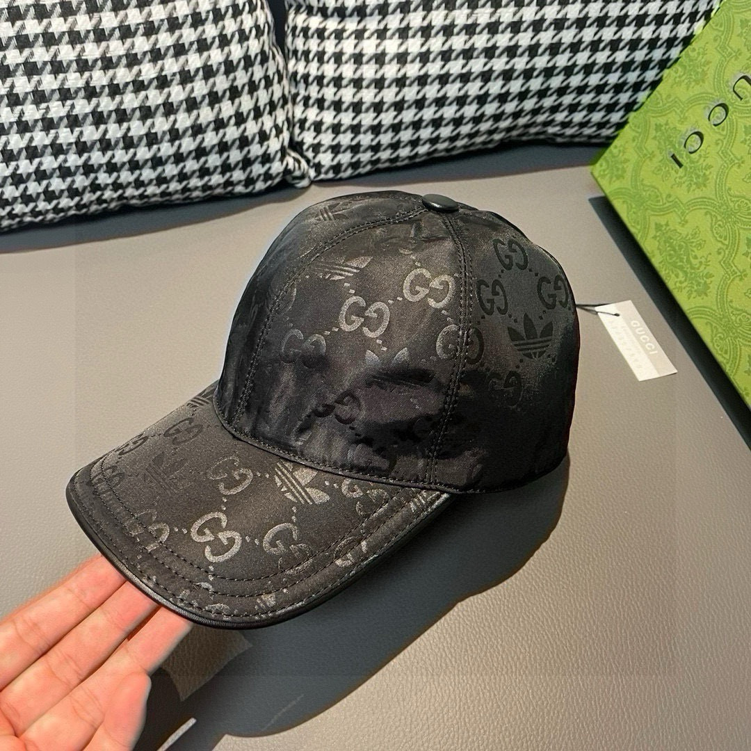 古奇新款Adidas&Gucci联名款出货啦！配盒子布袋。专柜热卖中。1:1开模订制，重工打造，完美复刻
