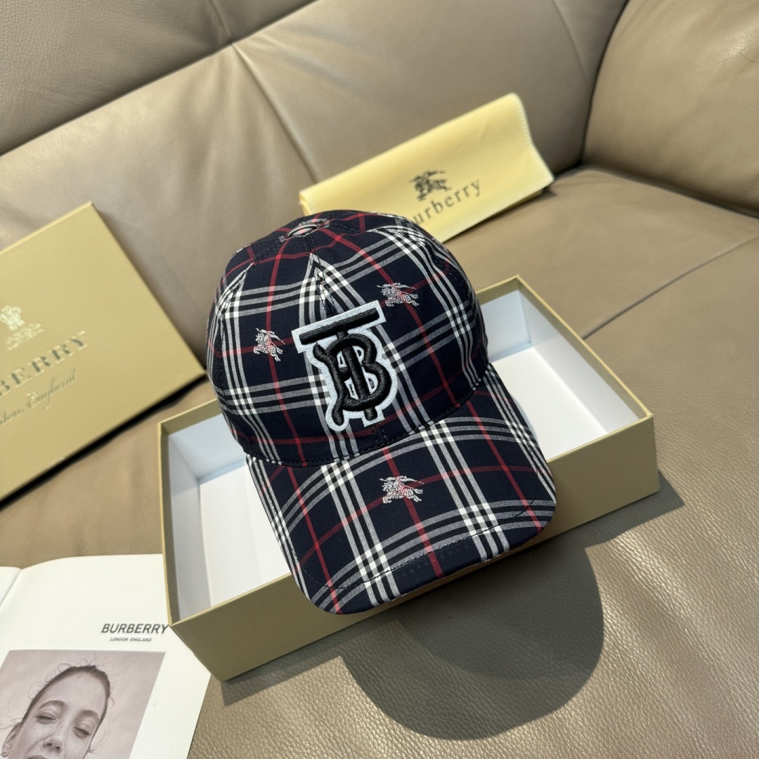 NO:765043,Batch comes with packaging bag, original Burberry baseball cap, TB plaid war horse, 1:1 mold customization at the counter, pure cotton fabric + first layer of cowhide, light and breathable!  Real shot, suitable for men and women. Hats, straw hats, fisherman hats, baseball caps, hats, burberry, espadrilles, cowhide, hats19860909批 配包装布袋,巴宝莉原单棒球帽, TB格子战马,专柜1:1开模订制,纯棉面料+头层牛皮,轻盈透气！实物拍摄,男女适用.帽子草帽渔夫帽棒球帽,帽子,burberry,espadrilles,cowhide,hats,hat