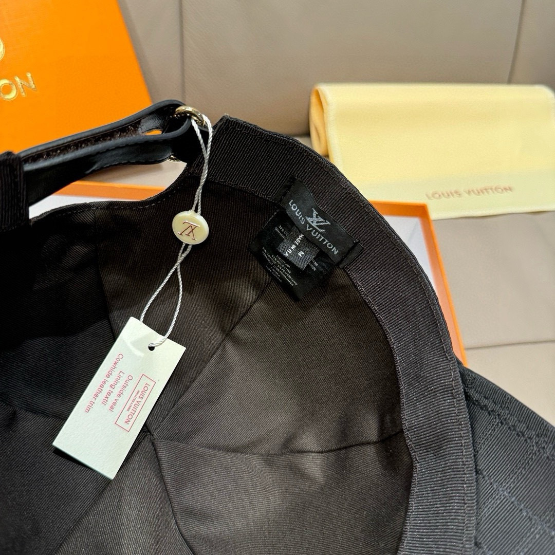 配包装布袋，LV路易威登新款原单棒球帽，格纹织带，1:1开模订制，原版帆布面料+头层牛皮，格纹风格简约帅