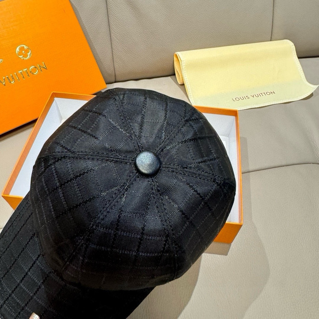 配包装布袋，LV路易威登新款原单棒球帽，格纹织带，1:1开模订制，原版帆布面料+头层牛皮，格纹风格简约帅