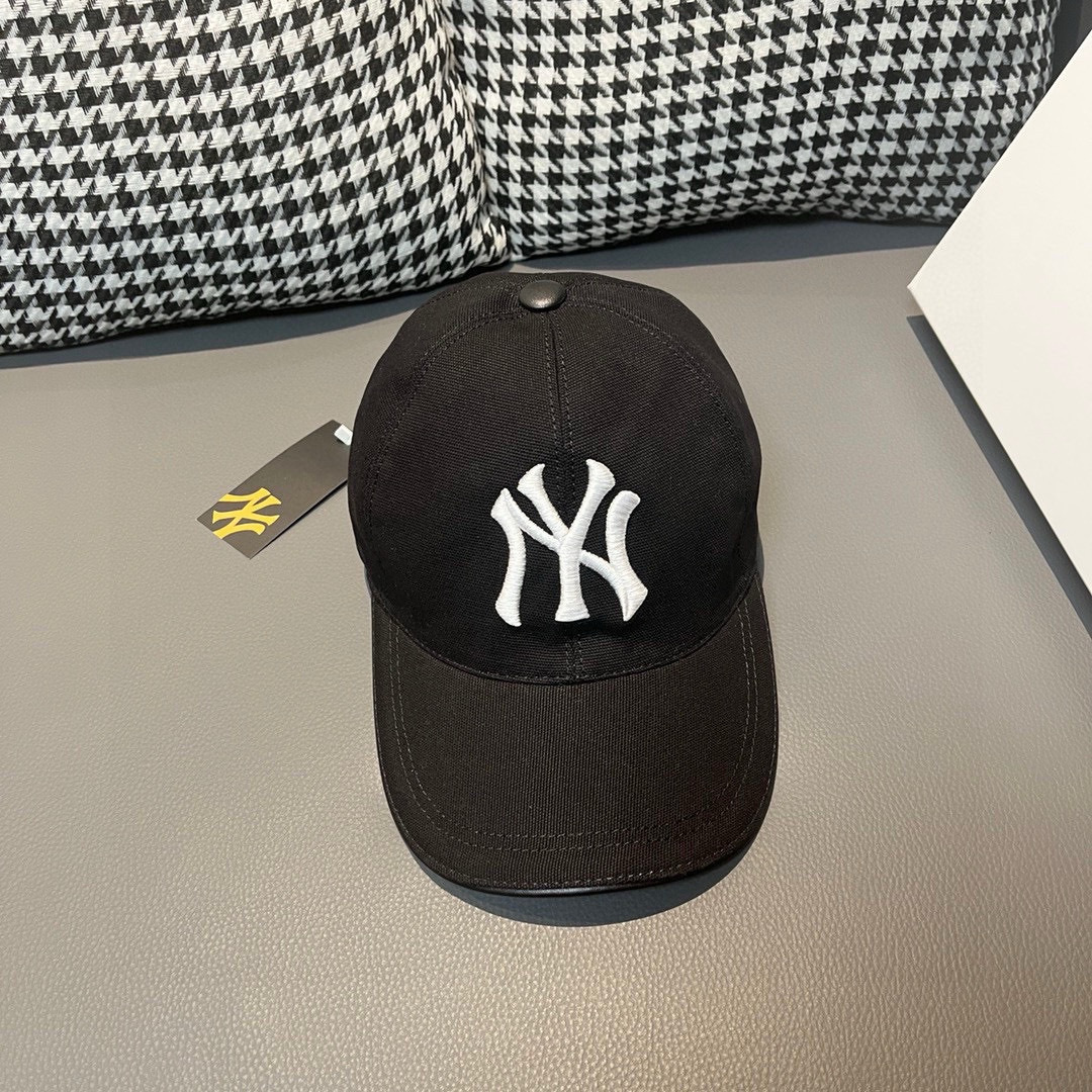 NO:742825,Batch of the popular NY (New York) baseball cap, the latest model at the counter, NY embroidery, simple and elegant!  1:1 mold customization, original breathable canvas fabric + first-layer cowhide, perfect details, original quality, exclusive physical shooting, suitable for men and women. Comes with box and bag, 3 colors available at the counter!  hats straw hat bucket hat baseball cap, hat, espadrilles, cowhide, hats19860909批 爆款回货 NY(New York)棒球帽, 专柜最新款,NY刺绣,简洁大气！1:1开模订制,原厂透气帆布料+头层牛皮,细节堪称完美,原厂品质,独家实物拍摄,男女适用.配盒子布袋,专柜3色现货！帽子草帽渔夫帽棒球帽,帽子,espadrilles,cowhide,hats,hat