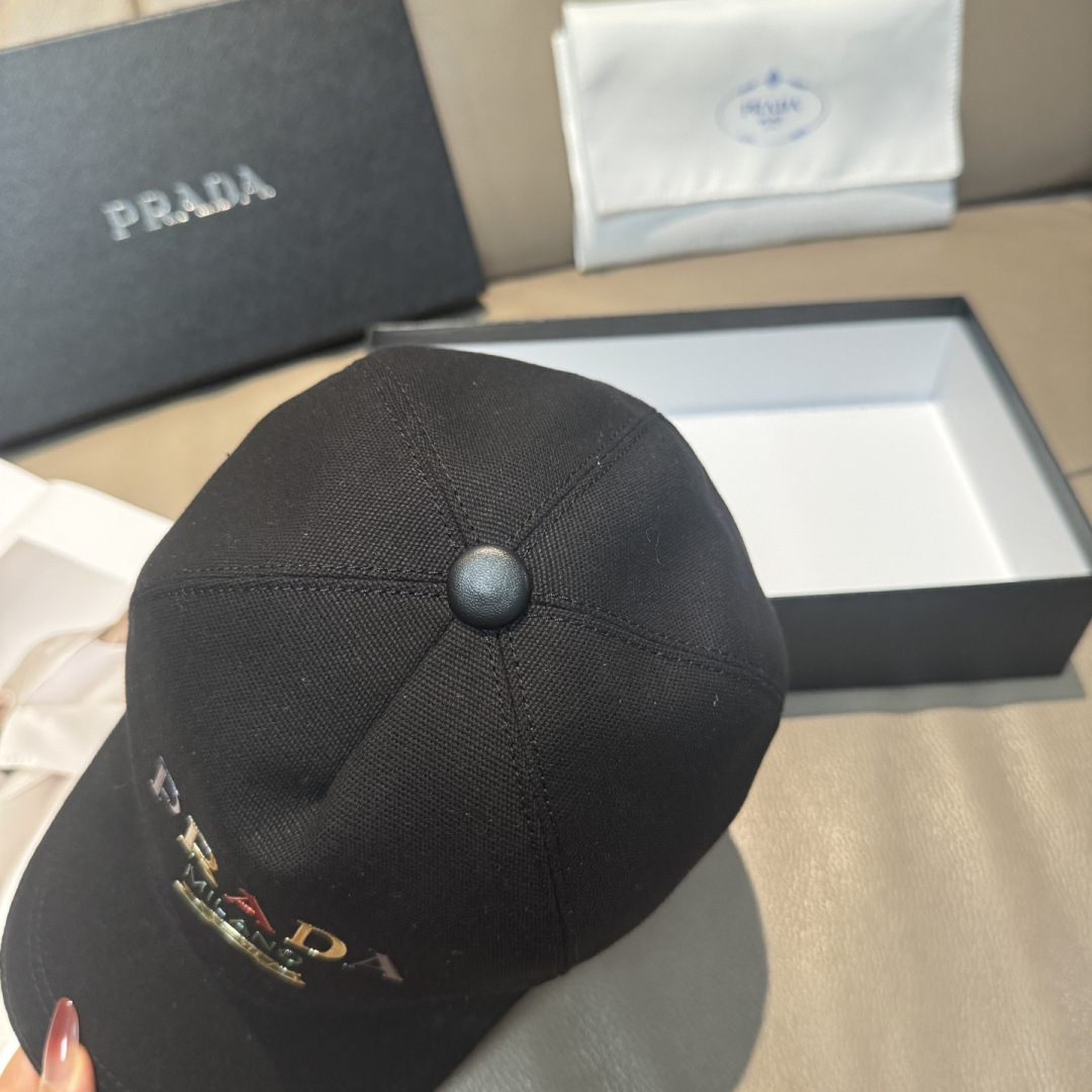 配盒子布袋，Prada(普拉达)新款原单棒球帽， 印字logo，专柜1:1开模订制，原版帆布布料+头层牛