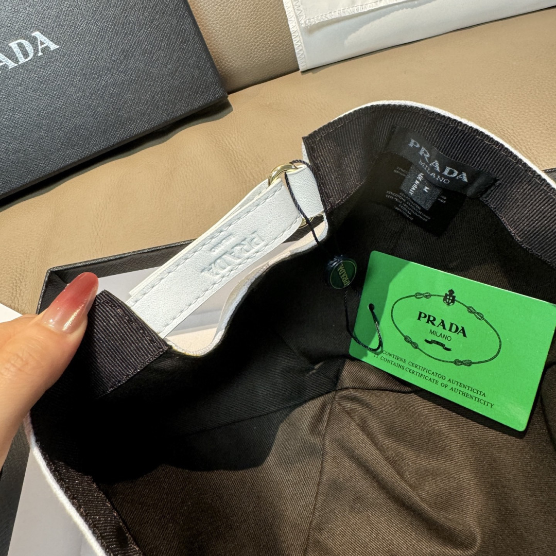 配盒子布袋，Prada(普拉达)新款原单棒球帽， 印字logo，专柜1:1开模订制，原版帆布布料+头层牛