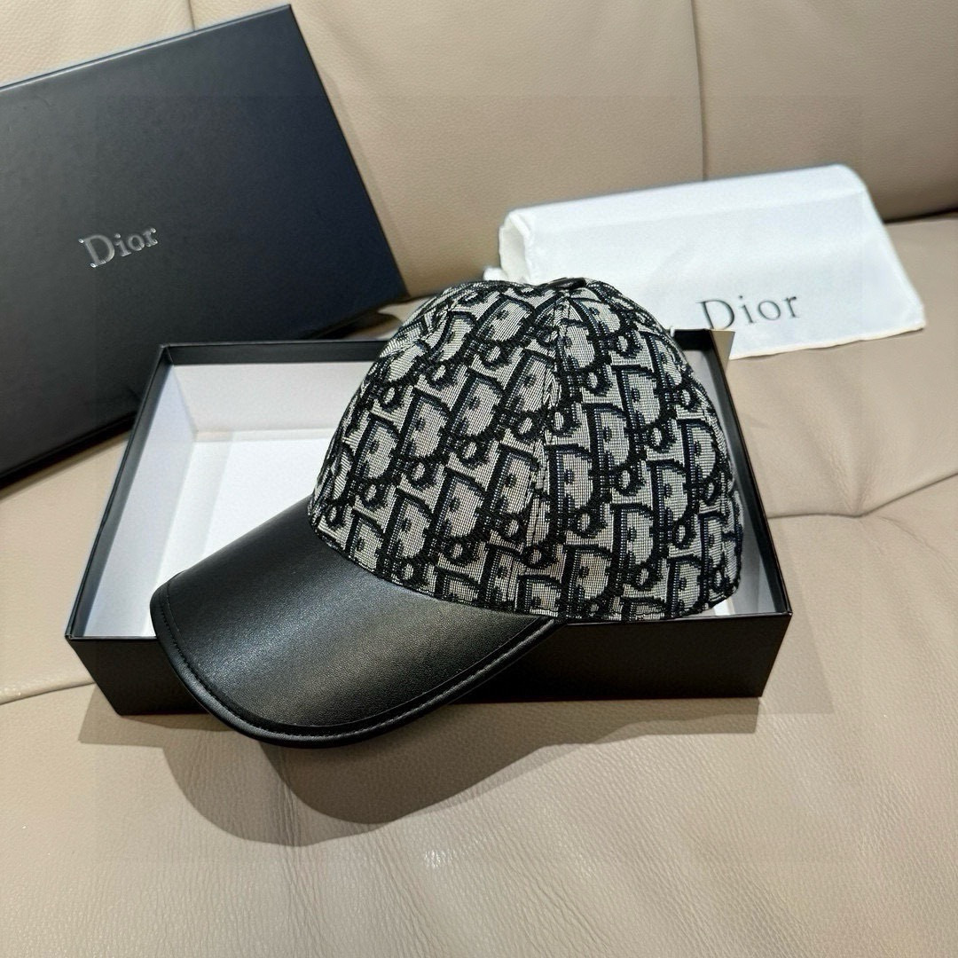 配盒子布袋，Dior(迪奥)新款原单棒球帽， Dior老花拼皮，复古韵味十足，专柜热门新款，1:1开模订