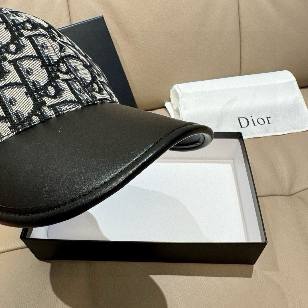 配盒子布袋，Dior(迪奥)新款原单棒球帽， Dior老花拼皮，复古韵味十足，专柜热门新款，1:1开模订