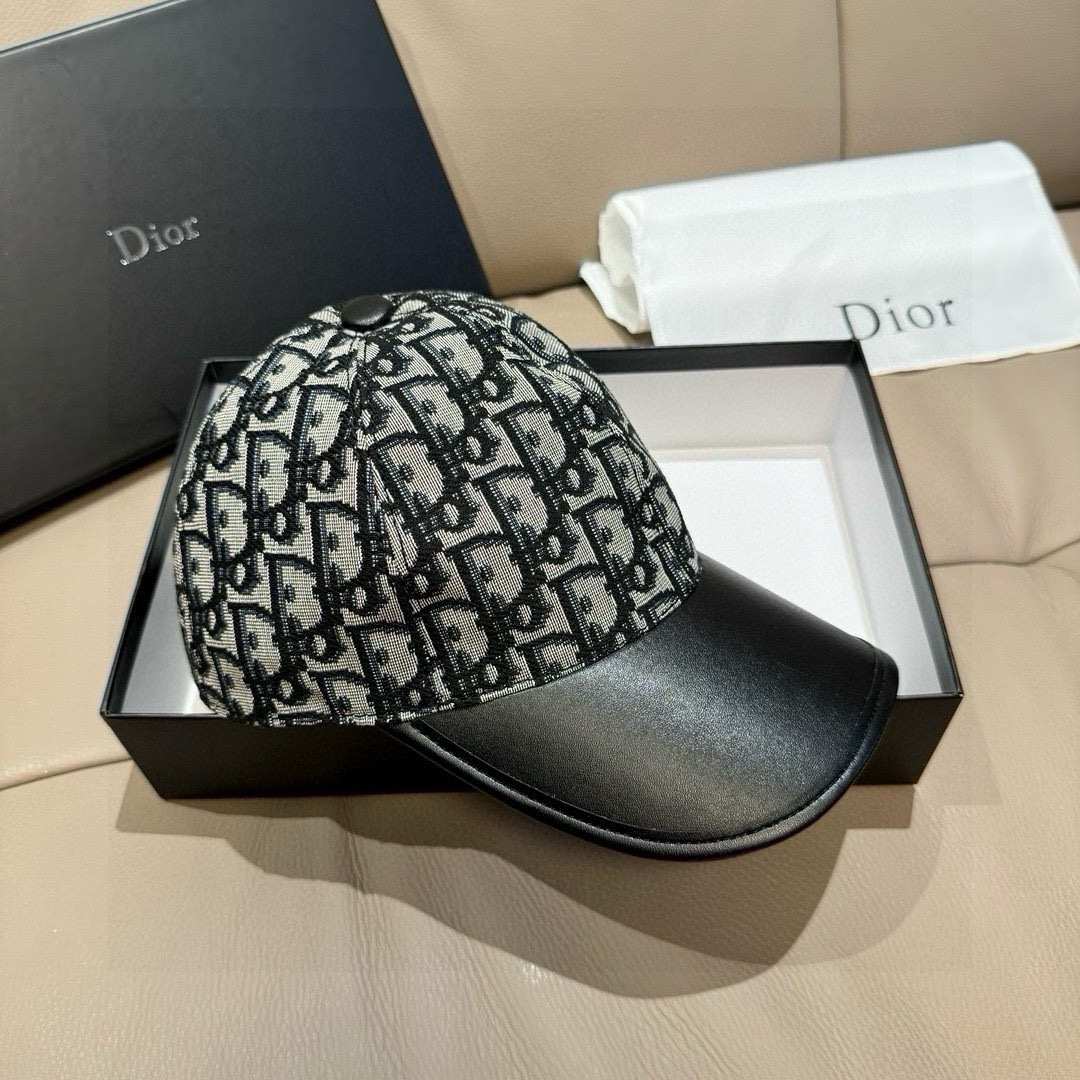 配盒子布袋，Dior(迪奥)新款原单棒球帽， Dior老花拼皮，复古韵味十足，专柜热门新款，1:1开模订