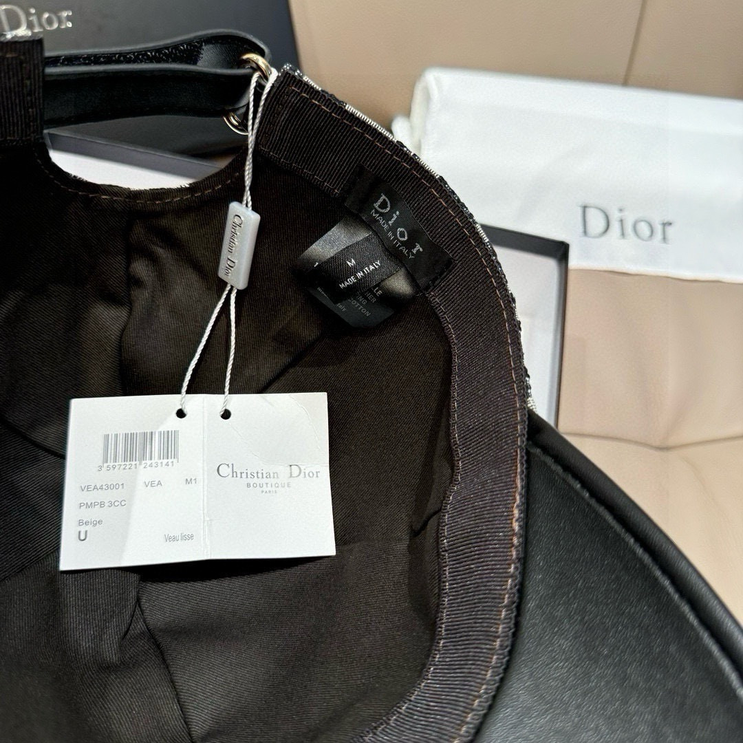 配盒子布袋，Dior(迪奥)新款原单棒球帽， Dior老花拼皮，复古韵味十足，专柜热门新款，1:1开模订