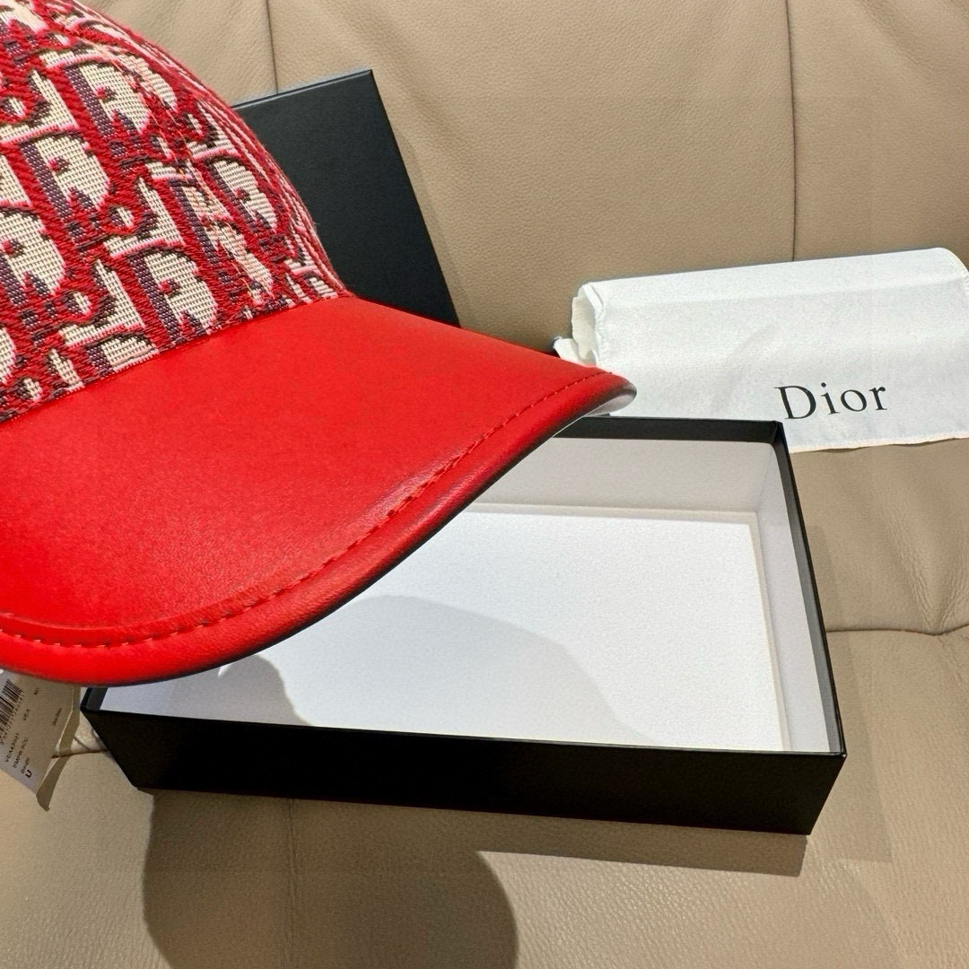 配盒子布袋，Dior(迪奥)新款原单棒球帽， Dior老花拼皮，复古韵味十足，专柜热门新款，1:1开模订