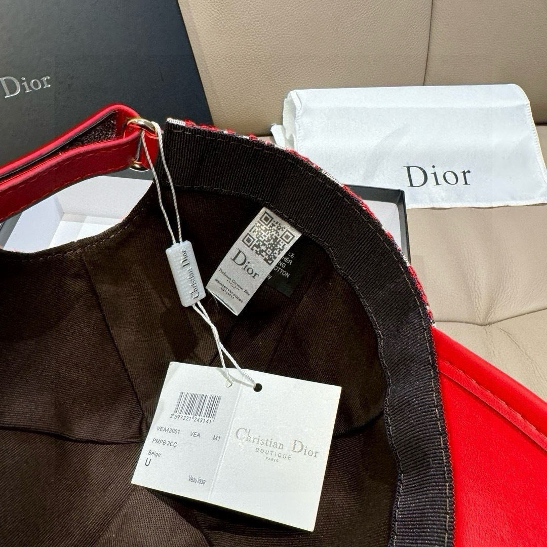 配盒子布袋，Dior(迪奥)新款原单棒球帽， Dior老花拼皮，复古韵味十足，专柜热门新款，1:1开模订