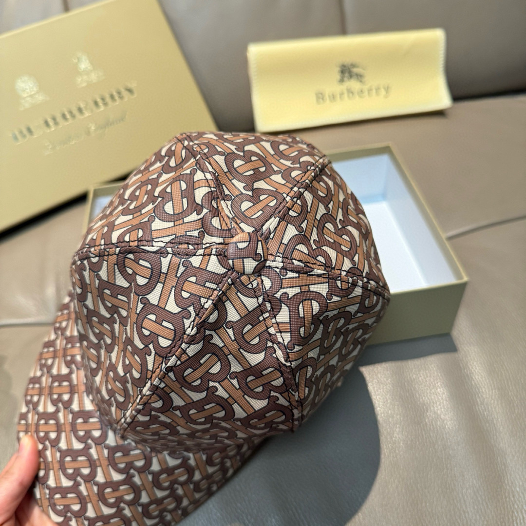 配盒子布袋，Burberry（巴宝莉）新款棒球帽，正品开模订制，全新TB图纹，原版PU印花面料，做工细致