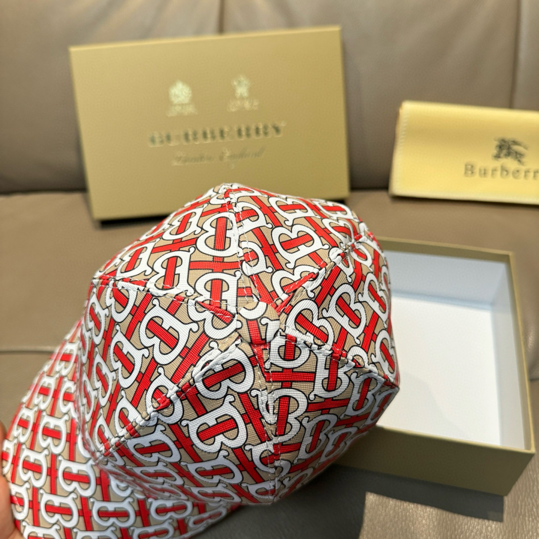 配盒子布袋，Burberry（巴宝莉）新款棒球帽，正品开模订制，全新TB图纹，原版PU印花面料，做工细致