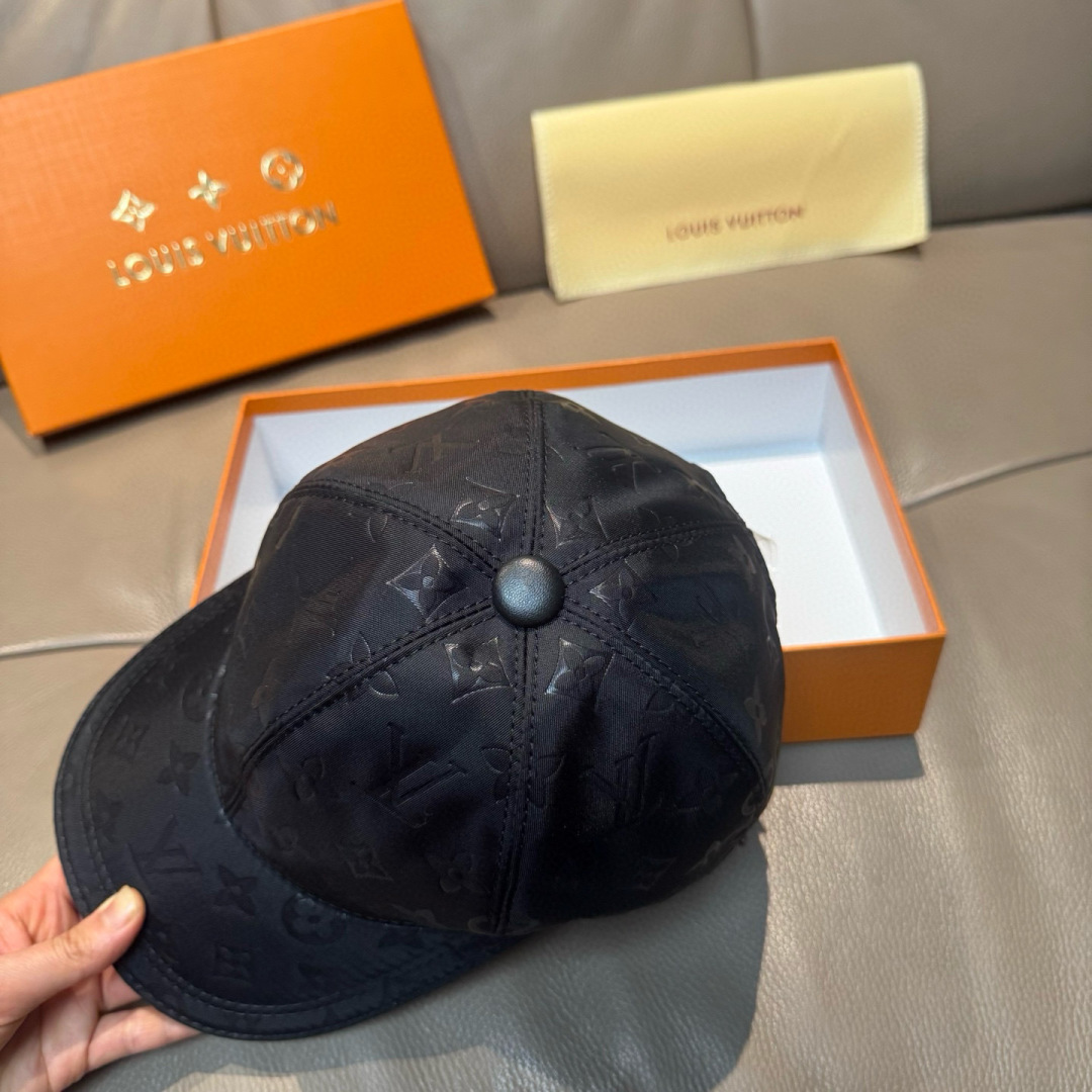 新款出货！配盒子布袋，LV路易威登新款原单棒球帽， 暗纹印花，专柜1:1开模订制，原版牛津布料+头层牛皮