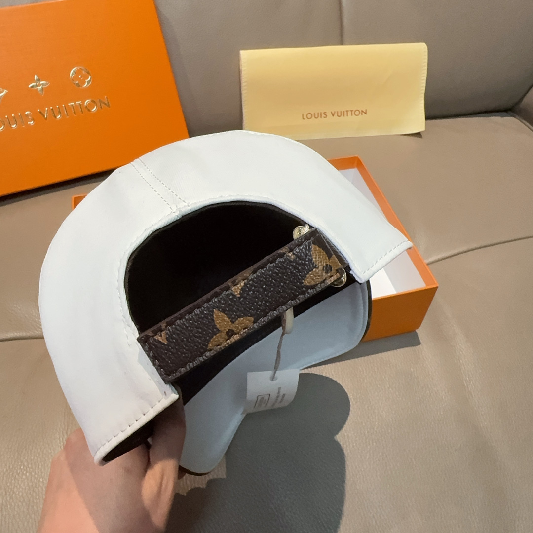 新款出货配盒子布袋，LV(路易威登)新款原单棒球帽，LV四叶花刺绣，专柜1:1开模订制，原版纯棉面料+头