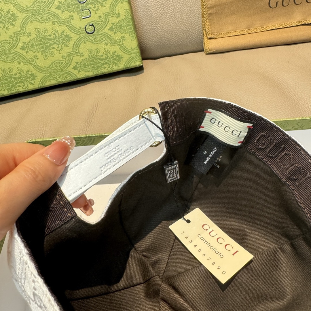 配盒子布袋，Gucci(古奇)经典原单棒球帽，小双G牛皮拼接，1:1开模订制，质量超赞！帽檐头层牛皮压花