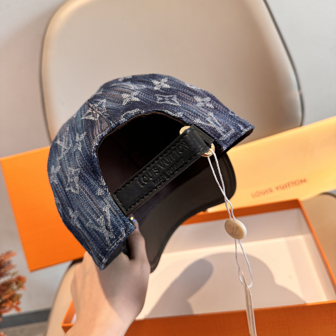 配盒子布袋，LV(路易威登)新款原单棒球帽，牛皮拼接，1:1开模订制，原版牛仔布料，做工细致完美，质量超