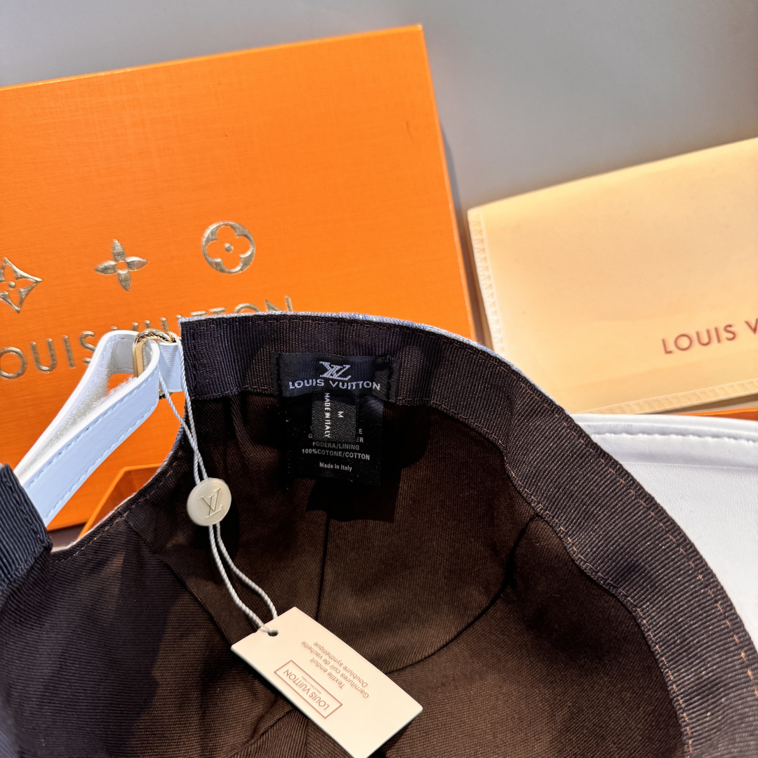 配盒子布袋，LV(路易威登)新款原单棒球帽，牛皮拼接，1:1开模订制，原版牛仔布料，做工细致完美，质量超