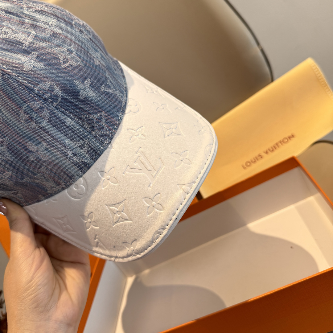 配盒子布袋，LV(路易威登)新款原单棒球帽，牛皮拼接，1:1开模订制，原版牛仔布料，做工细致完美，质量超