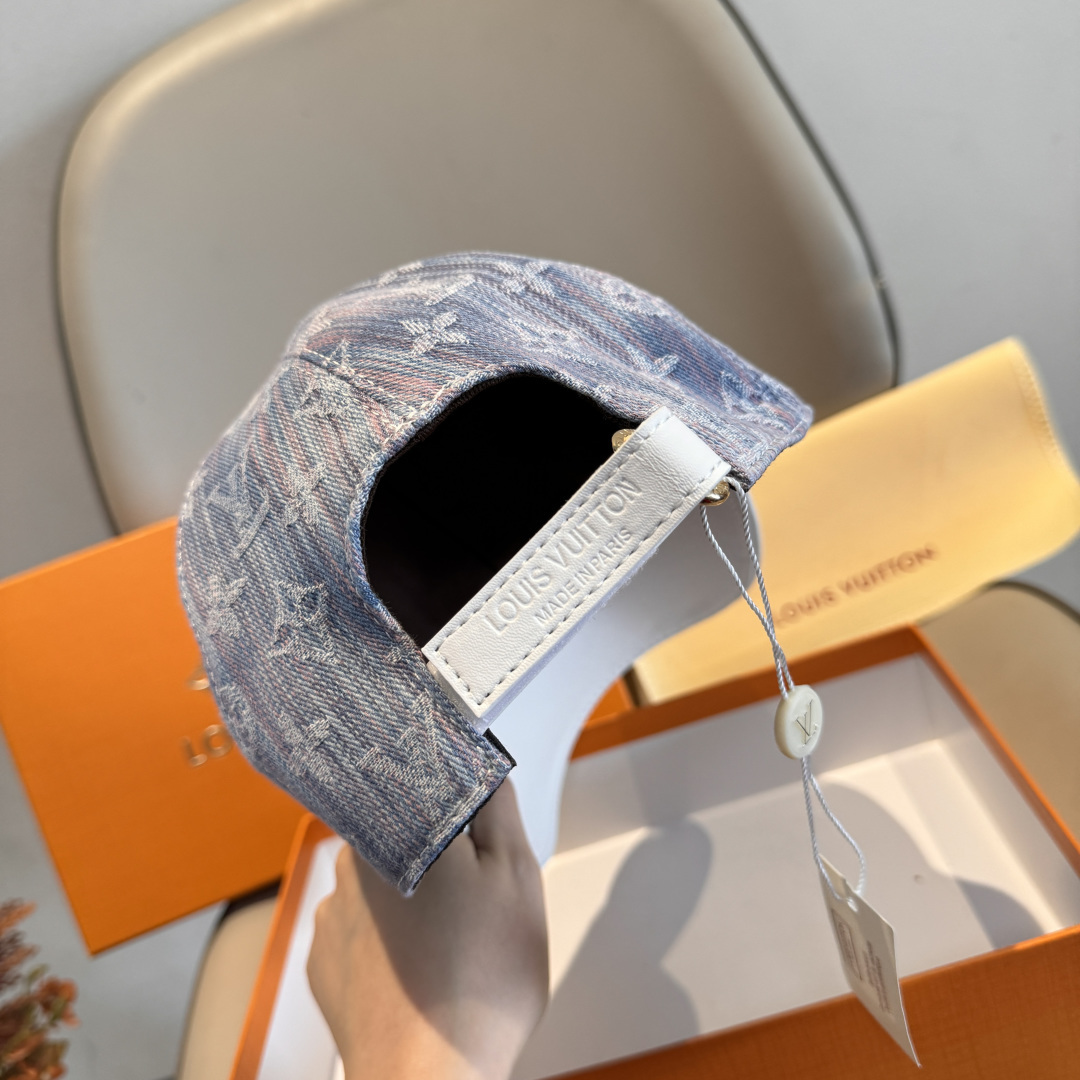 配盒子布袋，LV(路易威登)新款原单棒球帽，牛皮拼接，1:1开模订制，原版牛仔布料，做工细致完美，质量超