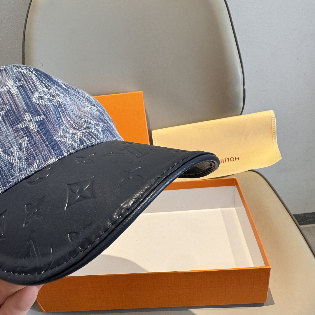 配盒子布袋，LV(路易威登)新款原单棒球帽，牛皮拼接，1:1开模订制，原版牛仔布料，做工细致完美，质量超