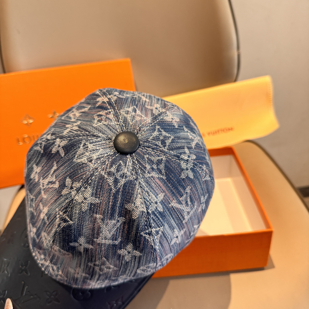 配盒子布袋，LV(路易威登)新款原单棒球帽，牛皮拼接，1:1开模订制，原版牛仔布料，做工细致完美，质量超